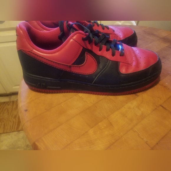 RARE Nike Air Force 1  Black/Red Sneakers Shoes Size 12 - Picture 4 of 7